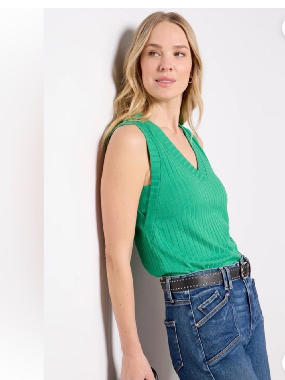 Evereve Sarina V Neck Tank Kelly Green